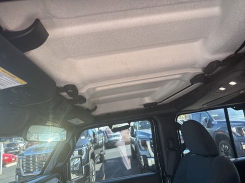 Used 2024 Jeep Wrangler Willys image 12
