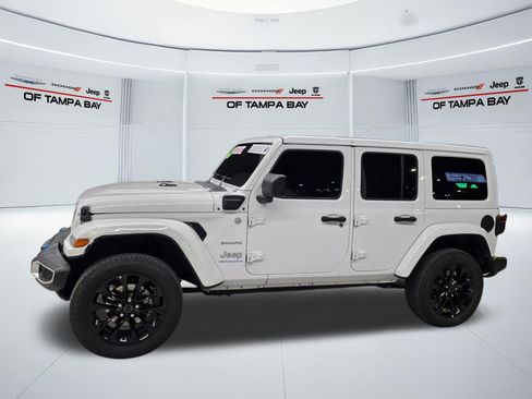Used 2024 Jeep Wrangler Unlimited Sahara AWD/4WD image 3