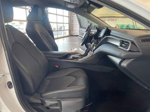 Used 2023 Toyota Camry SE image 19