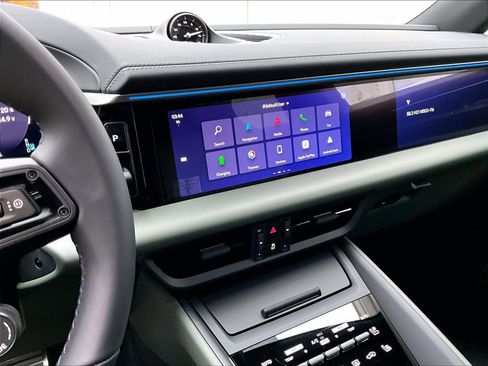 New 2025 Porsche Macan 4S Electric image 9