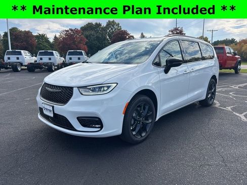 New 2026 Chrysler Pacifica Limited w/ S Appearance Package image 3