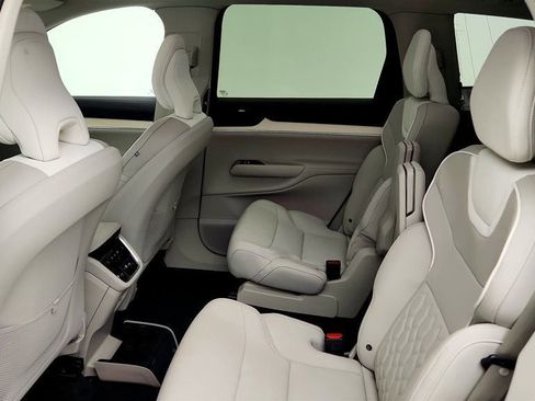 Used 2025 Volvo EX90 Plus AWD/4WD image 21
