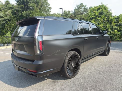 Used 2023 Cadillac Escalade ESV Sport w/ LPO, ONYX Package AWD/4WD image 3