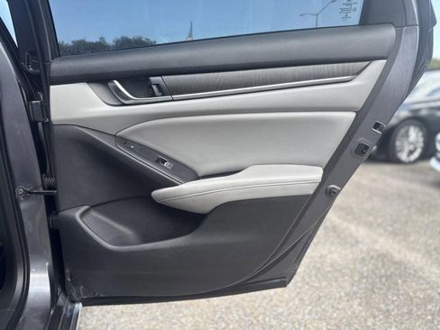 Used 2018 Honda Accord Touring image 19