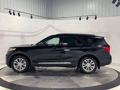 Used 2021 Ford Explorer XLT w/ Equipment Group 202A AWD/4WD image 16
