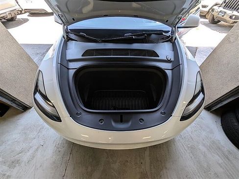 Used 2021 Tesla Model Y Long Range AWD/4WD image 17
