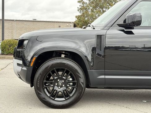 Used 2025 Land Rover Defender 110 S image 9