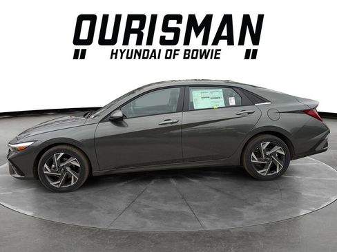 New 2026 Hyundai Elantra Limited FWD image 3