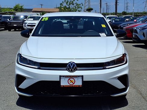 Used 2025 Volkswagen Jetta Sport FWD image 2