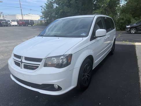 Used 2017 Dodge Grand Caravan GT FWD image 3