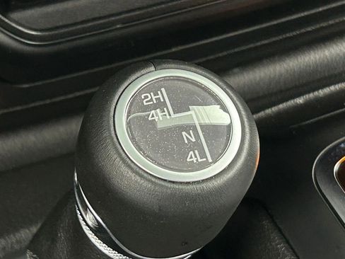 Used 2022 Jeep Wrangler Unlimited Sahara AWD/4WD image 27