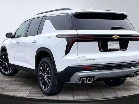 New 2026 Chevrolet Traverse LT FWD image 3
