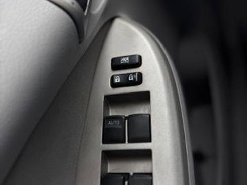 Used 2010 Toyota Corolla LE image 15