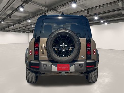 Used 2021 Land Rover Defender 110 X-Dynamic SE image 15