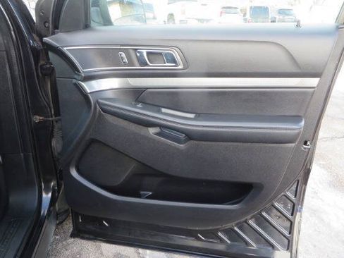 Used 2019 Ford Explorer XLT w/ Equipment Group 201A AWD/4WD image 15