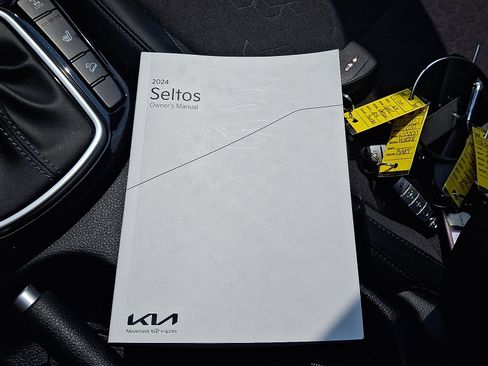 Used 2024 Kia Seltos S AWD/4WD image 27
