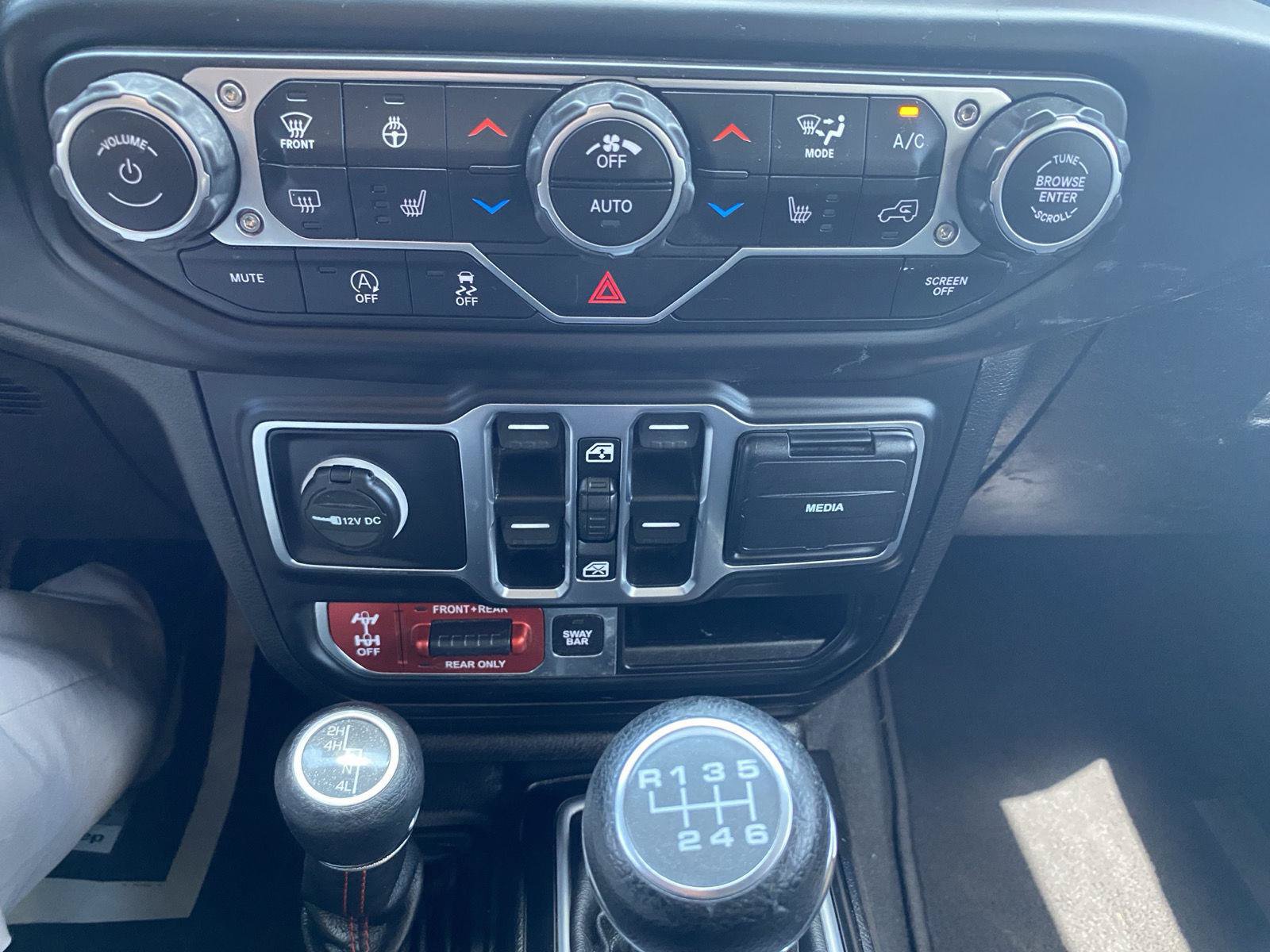 Used 2019 Jeep Wrangler Unlimited Rubicon w/ Cold Weather Group AWD/4WD image 24