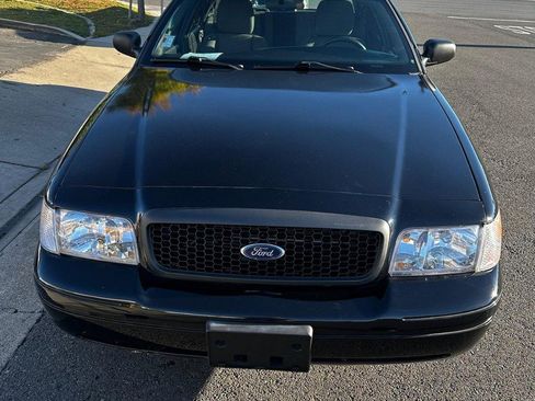 Used 2011 Ford Crown Victoria Police Interceptor w/ Base Police Prep Strobe Pkg image 4