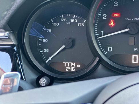 Certified 2025 Porsche Macan image 27