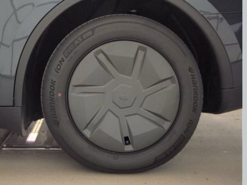 Used 2026 Tesla Model Y AWD image 22