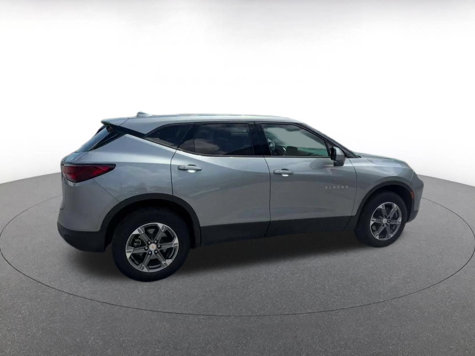 Used 2025 Chevrolet Blazer LT FWD image 15