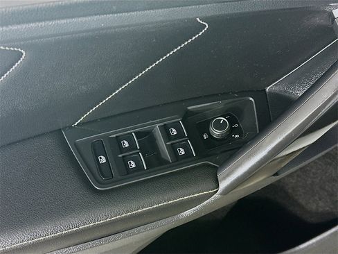 Used 2022 Volkswagen Tiguan SE image 24