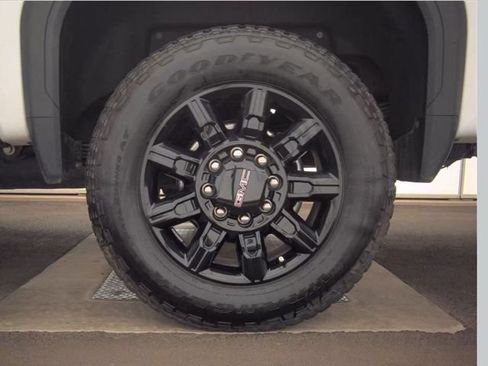 Used 2025 GMC Sierra 2500 AT4 w/ AT4 Premium Plus Package AWD/4WD image 21