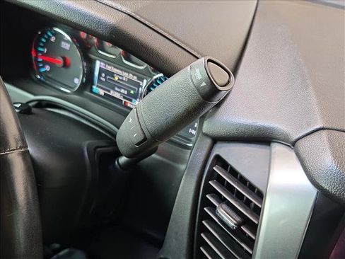 Used 2020 Chevrolet Suburban LT RWD image 12