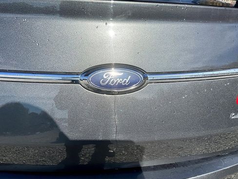 Used 2018 Ford Taurus Limited image 7