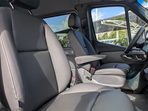 New 2025 Mercedes-Benz Sprinter 2500 image 9