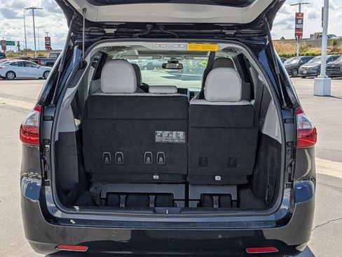Used 2020 Toyota Sienna Limited w/ Carpet Mat Package FWD image 11
