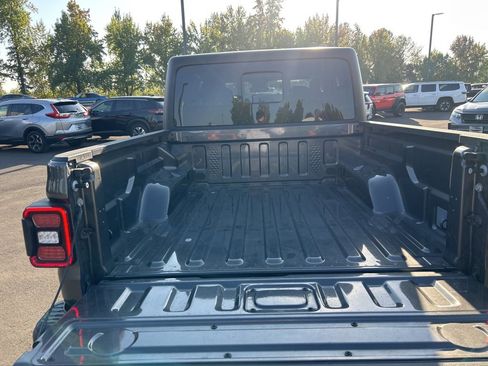 Certified 2024 Jeep Gladiator Rubicon w/ Technology Group image 6