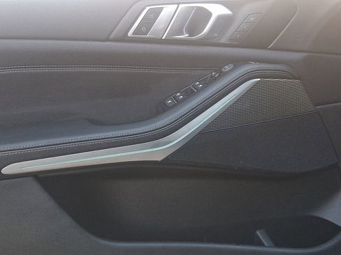 Certified 2022 BMW X5 xDrive40i w/ M Sport Package image 13