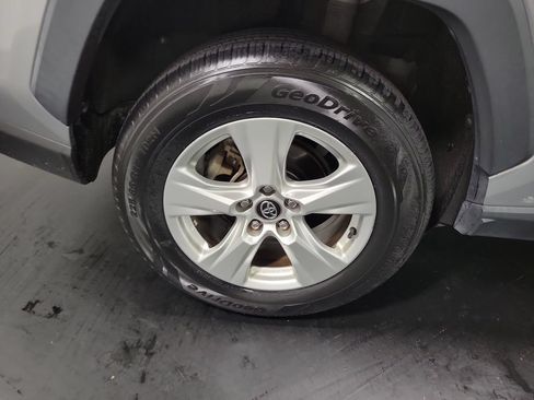 Used 2020 Toyota RAV4 XLE FWD image 11