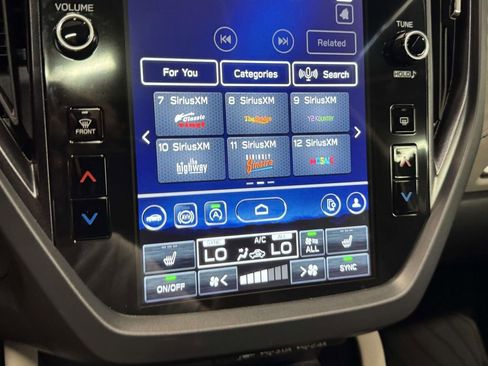 Used 2025 Subaru Forester Premium AWD/4WD image 27