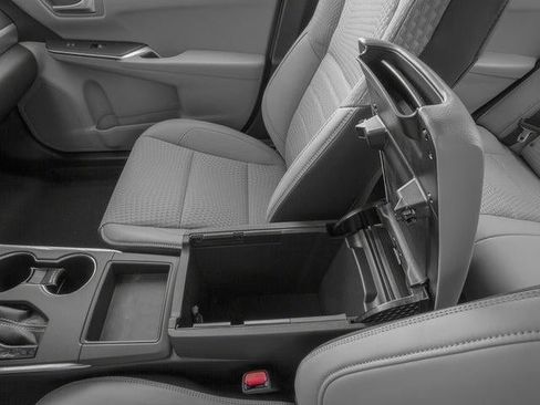 Used 2017 Toyota Camry XSE w/ Moonroof Package FWD image 18