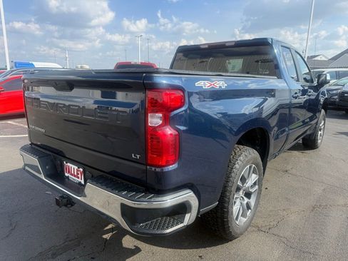 Used 2022 Chevrolet Silverado 1500 LT AWD/4WD image 3
