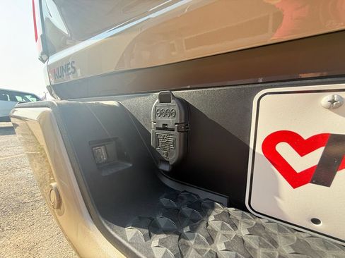 Used 2024 GMC Canyon AT4X AWD/4WD image 52