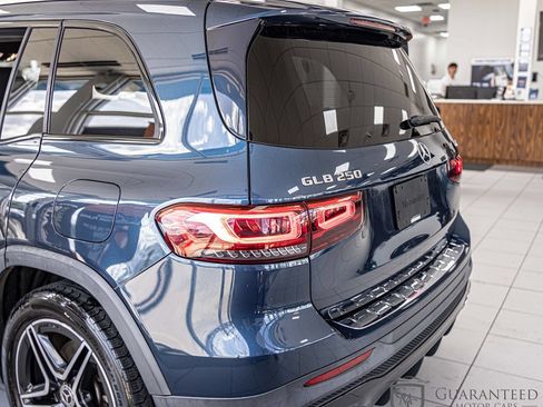 Used 2021 Mercedes-Benz GLB 250 4MATIC image 12