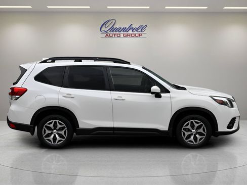 Used 2022 Subaru Forester Premium AWD/4WD image 3