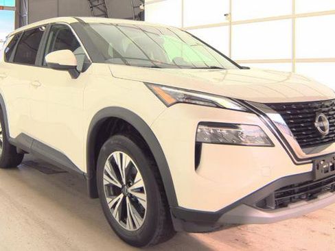 Used 2023 Nissan Rogue SV image 3