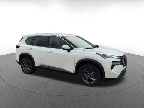 Used 2026 Nissan Rogue SV AWD/4WD image 2