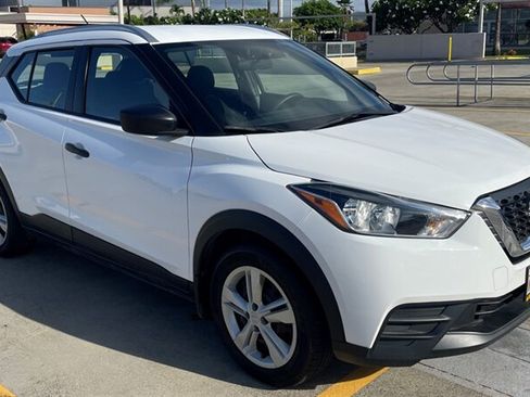 Used 2018 Nissan Kicks S FWD image 9