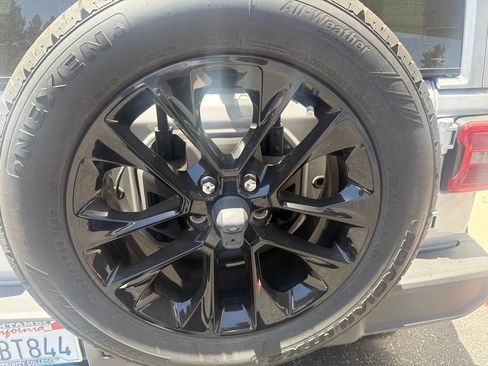 Used 2024 Jeep Wrangler Unlimited Sahara AWD/4WD image 5