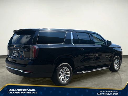Used 2025 Chevrolet Suburban LS RWD image 6