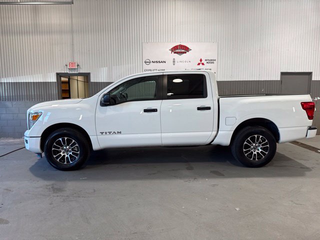 Used 2024 Nissan Titan SV AWD/4WD image 7