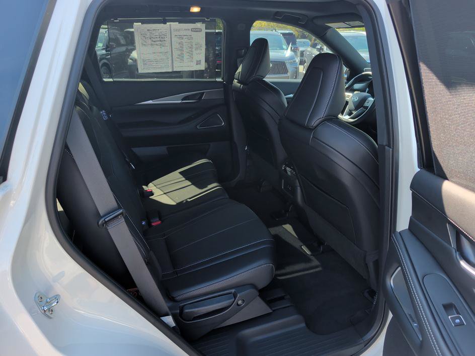 Certified 2025 INFINITI QX60 Luxe w/ Black Edition FWD image 13
