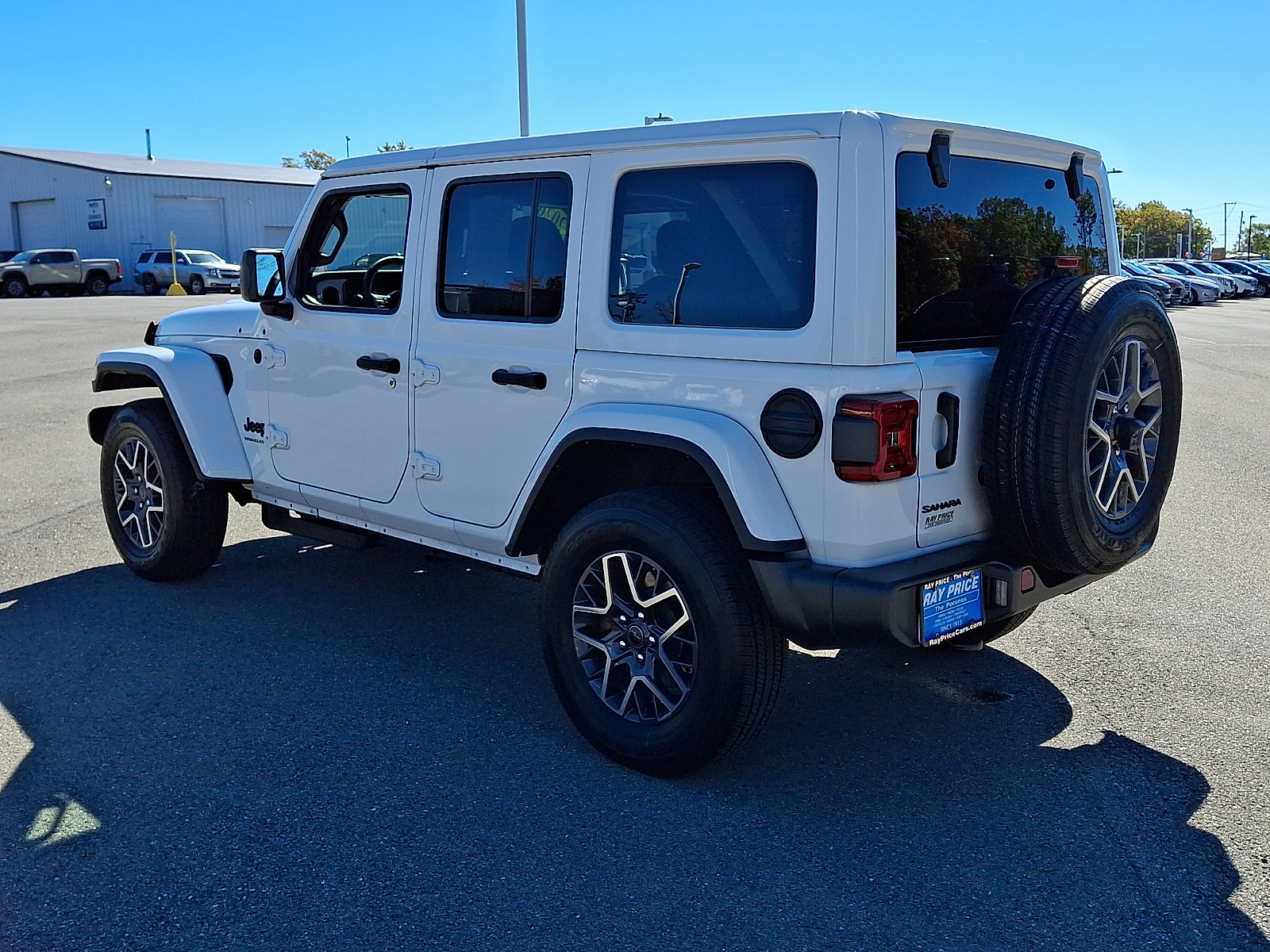Used 2026 Jeep Wrangler Unlimited Sahara AWD/4WD image 4