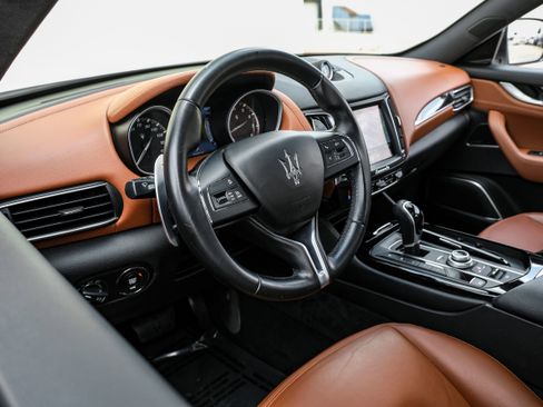 Used 2017 Maserati Levante S AWD/4WD image 2