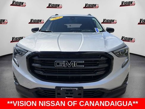 Used 2021 GMC Terrain SLE w/ Driver Convenience Package AWD/4WD image 2